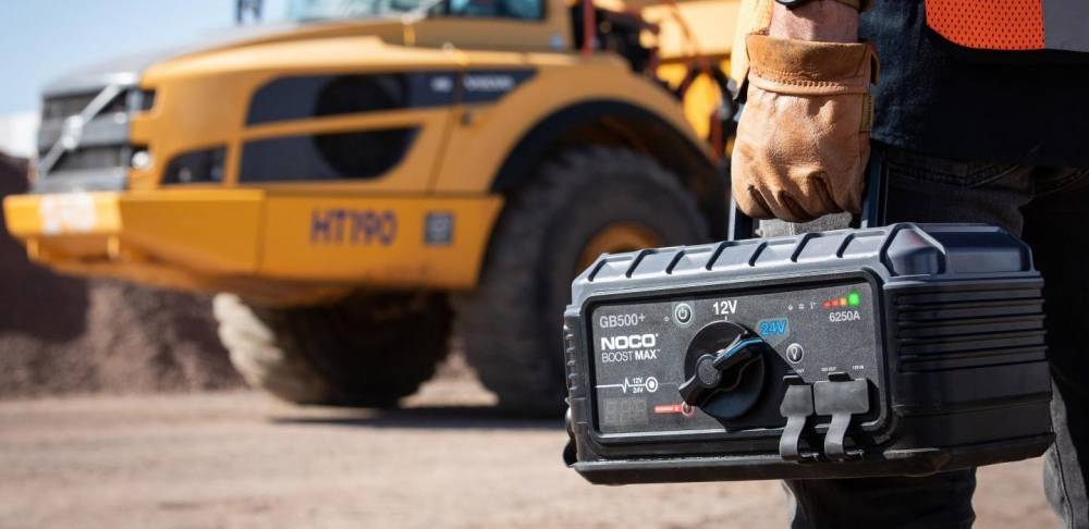 Carrying the NOCO GB500